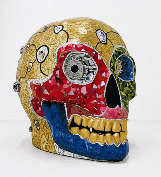 Skull (Meditation Room) 1990 - mosaïque de verre et de miroirs, céramique, feuille d’or - © 2014 Niki Charitable Art Foundation, All rights reserved / Photo : Michael Herling